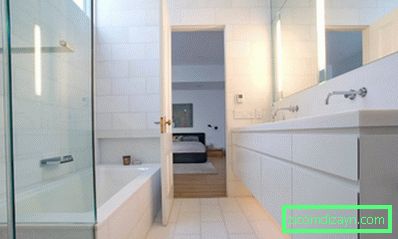 Мінімалізм білої ванної кімнати
